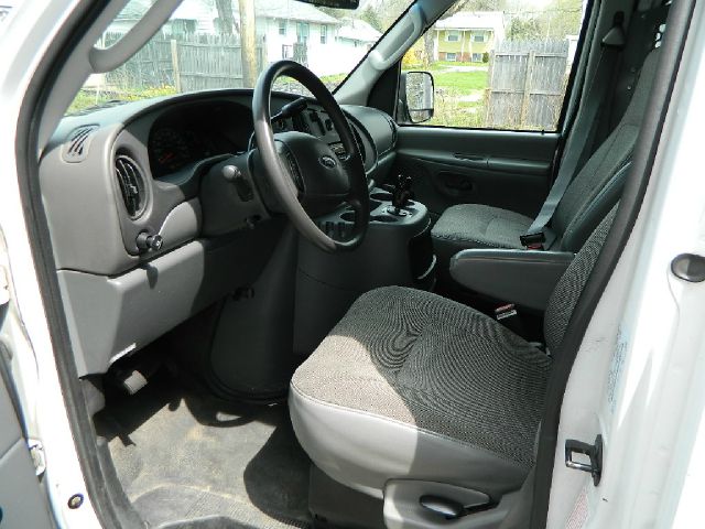 2003 Ford Econoline SE Truck