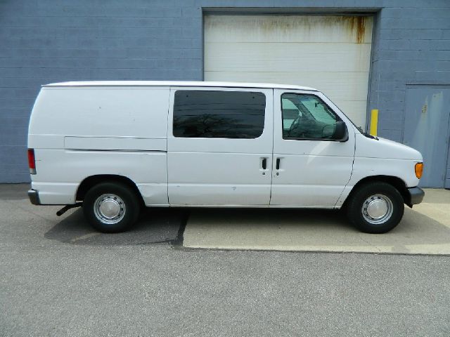 2003 Ford Econoline SE Truck