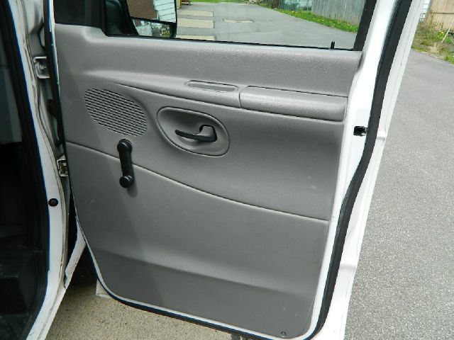 2003 Ford Econoline SE Truck