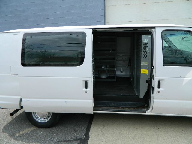 2003 Ford Econoline SE Truck