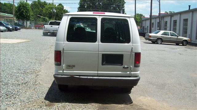 2003 Ford Econoline 2.5i Wagon