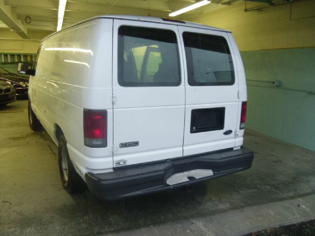 2003 Ford Econoline SE Truck