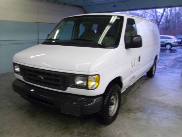 2003 Ford Econoline SE Truck