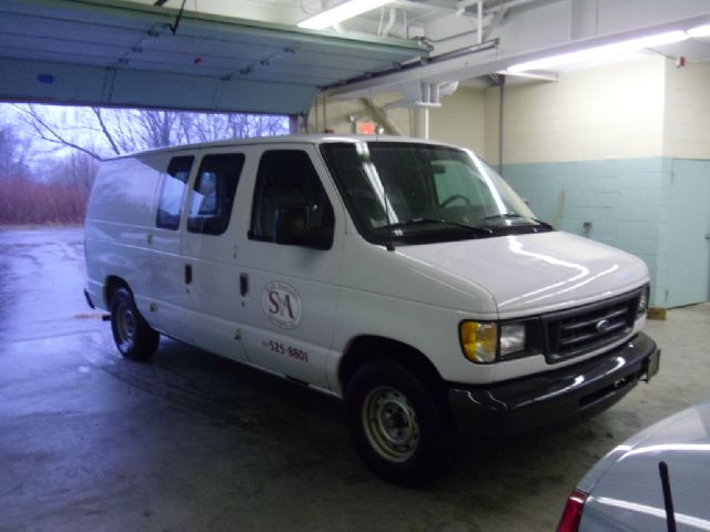 2003 Ford Econoline SE Truck