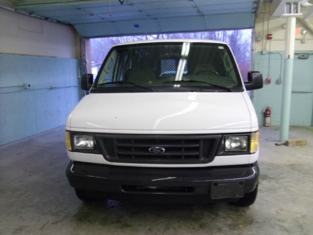 2003 Ford Econoline SE Truck