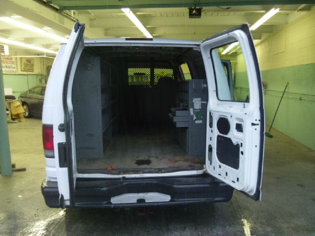 2003 Ford Econoline SE Truck