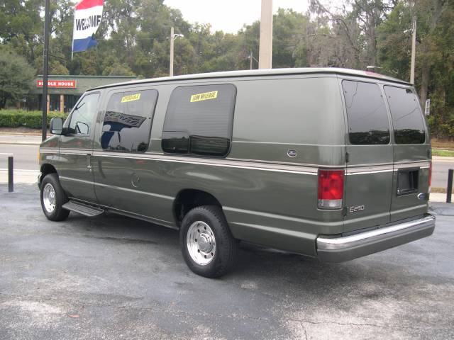 2003 Ford Econoline 4dr 4WD SLE Commercial