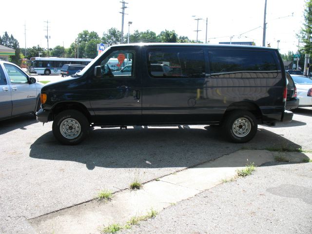 2003 Ford Econoline SE Truck