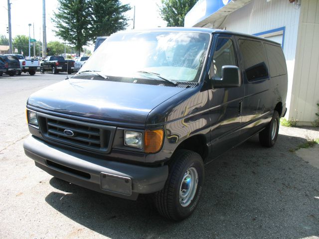 2003 Ford Econoline SE Truck