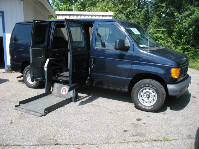 2003 Ford Econoline SE Truck