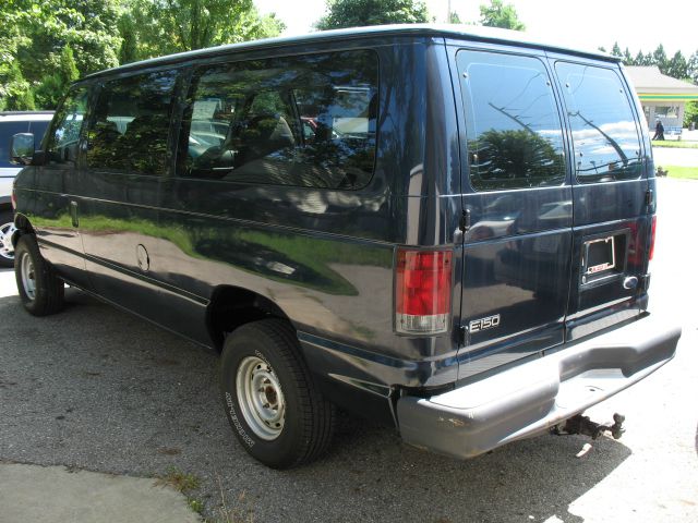 2003 Ford Econoline SE Truck