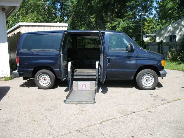 2003 Ford Econoline SE Truck