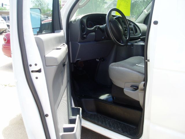 2003 Ford Econoline SE Truck