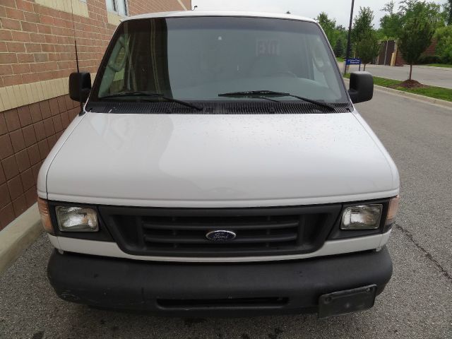 2003 Ford Econoline SE Truck