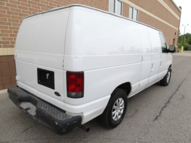 2003 Ford Econoline SE Truck