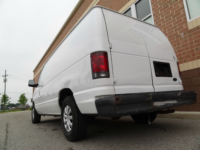 2003 Ford Econoline SE Truck