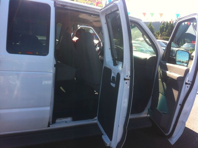 2003 Ford Econoline 2.5 S Model