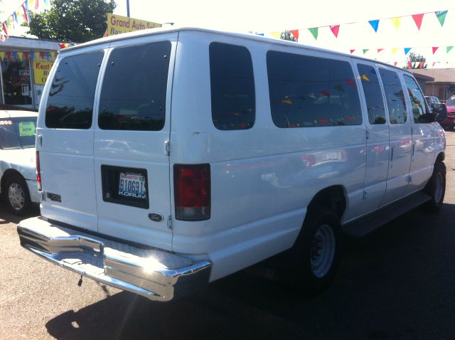 2003 Ford Econoline 2.5 S Model