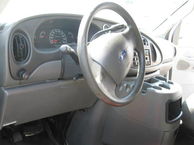 2003 Ford Econoline SE Truck