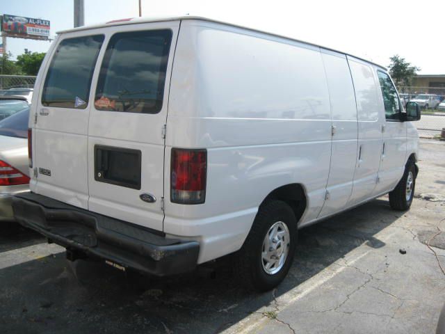 2003 Ford Econoline SE Truck