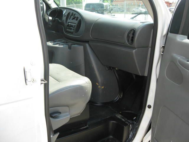 2003 Ford Econoline SE Truck