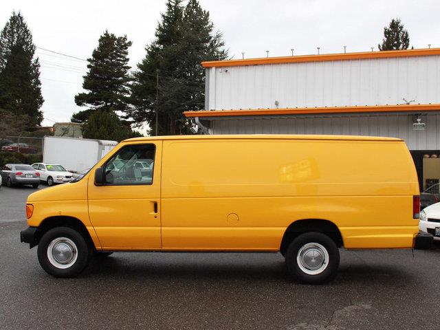 2003 Ford Econoline Ext Cab 141.5 WB