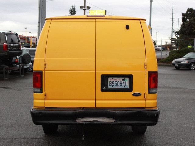 2003 Ford Econoline Ext Cab 141.5 WB