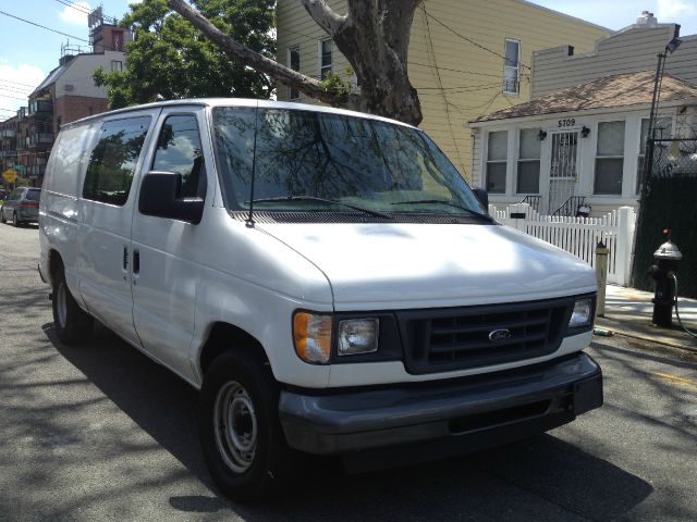 2003 Ford Econoline SE Truck