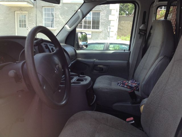 2003 Ford Econoline SE Truck