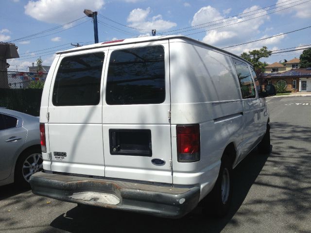 2003 Ford Econoline SE Truck