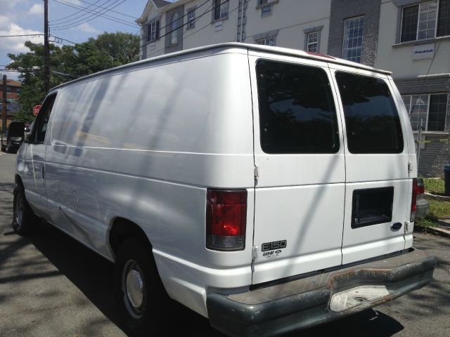 2003 Ford Econoline SE Truck