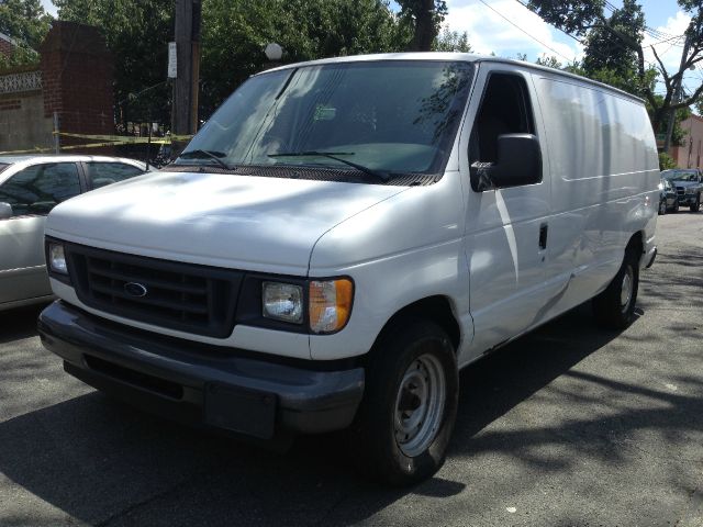 2003 Ford Econoline SE Truck