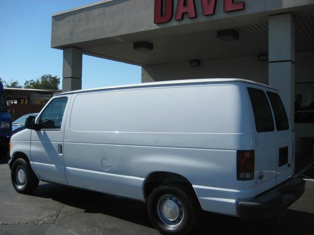 2003 Ford Econoline SE Truck