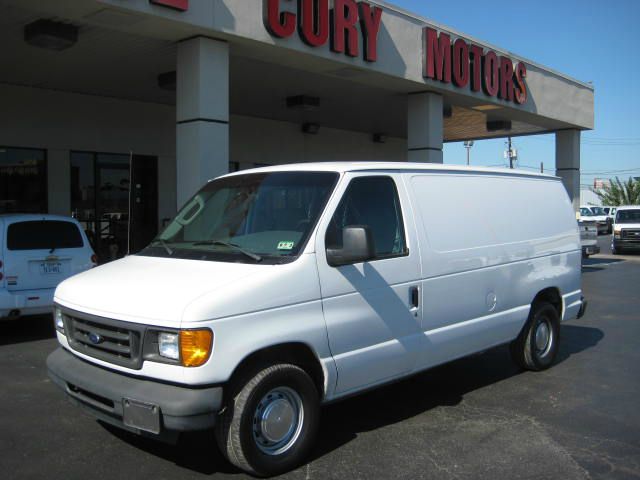 2003 Ford Econoline SE Truck