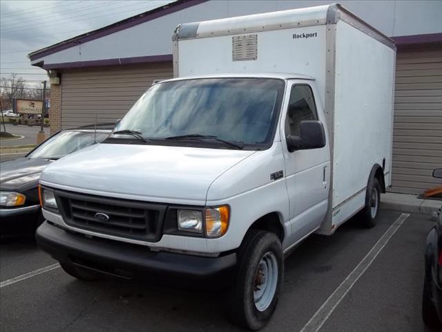 2004 Ford Econoline SLE 4D Utility 4WD