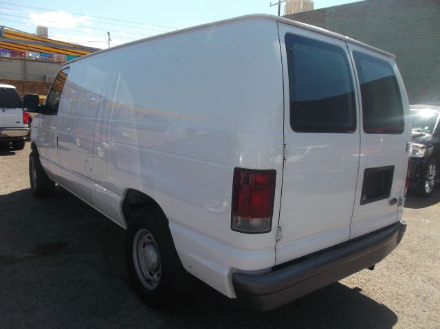 2004 Ford Econoline SE Truck