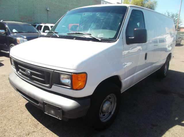 2004 Ford Econoline SE Truck
