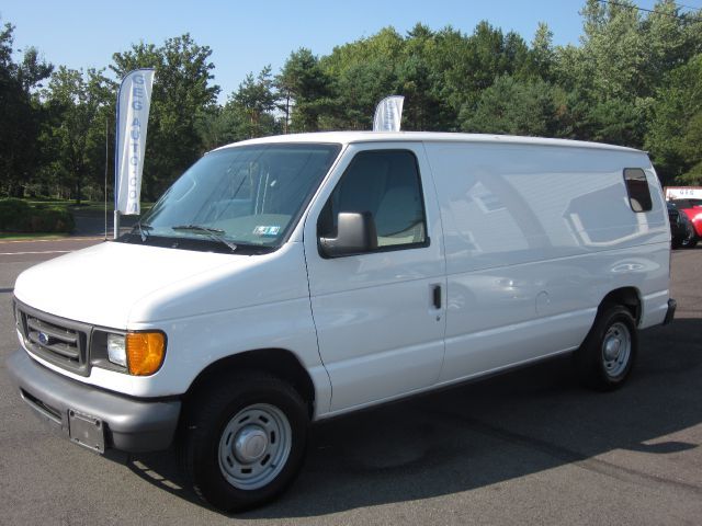2004 Ford Econoline SE Truck