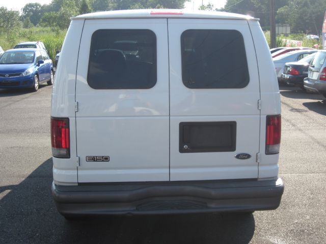 2004 Ford Econoline SE Truck