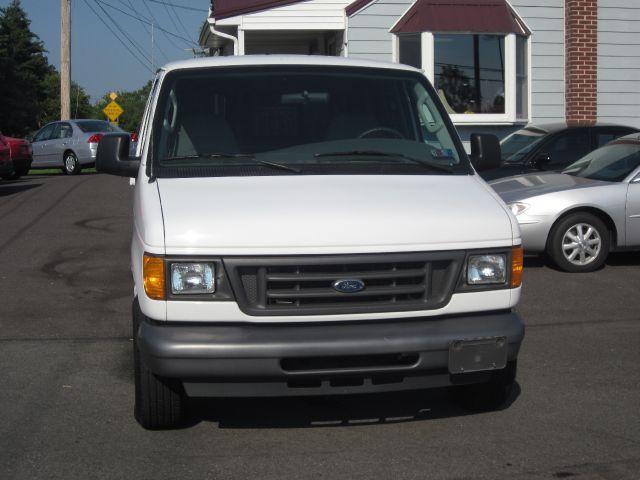 2004 Ford Econoline SE Truck