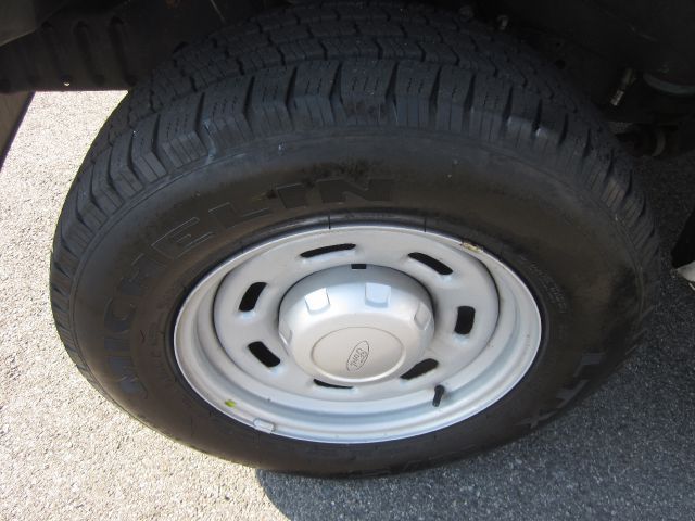 2004 Ford Econoline SE Truck