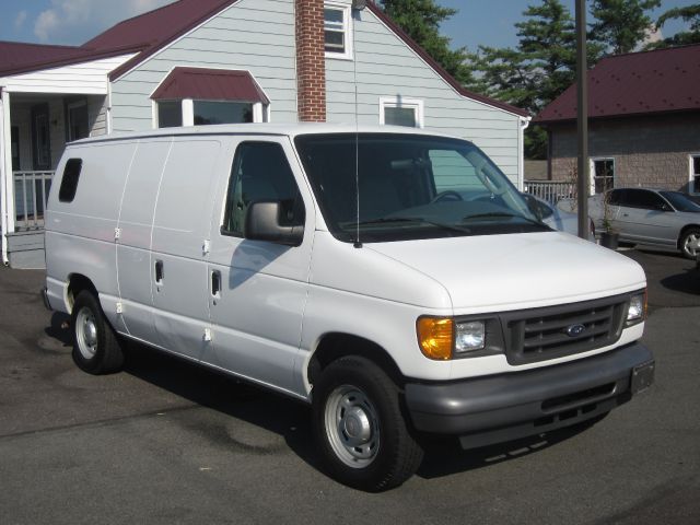 2004 Ford Econoline SE Truck