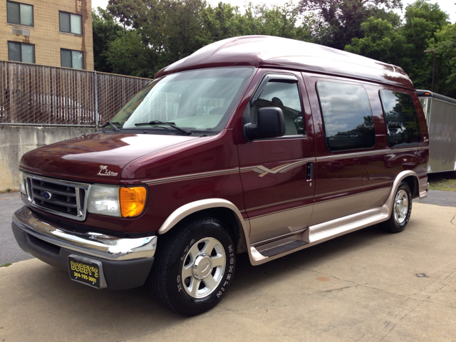 2004 Ford Econoline SE Truck