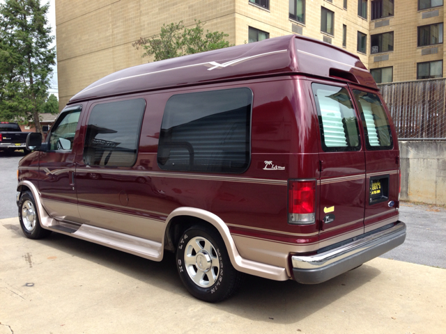 2004 Ford Econoline SE Truck