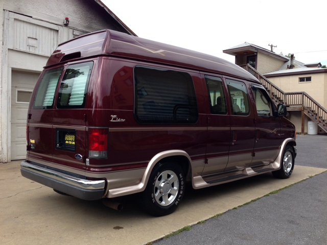 2004 Ford Econoline SE Truck