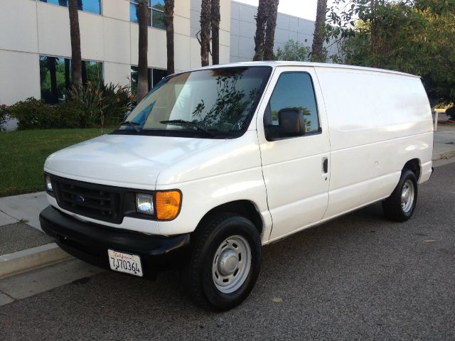 2004 Ford Econoline SE Truck