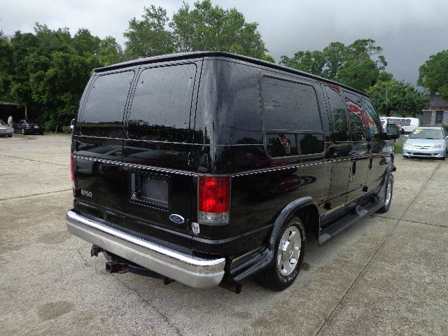 2004 Ford Econoline SE Truck
