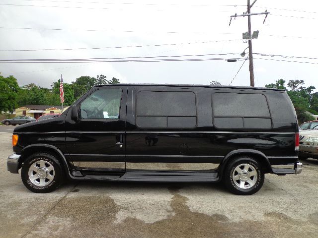 2004 Ford Econoline SE Truck