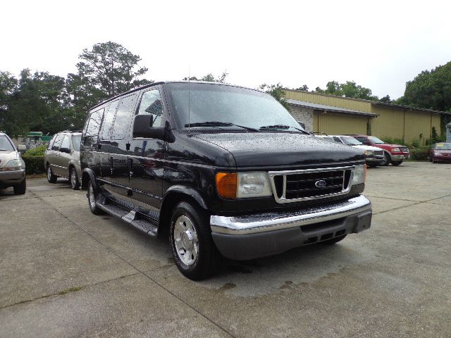2004 Ford Econoline SE Truck