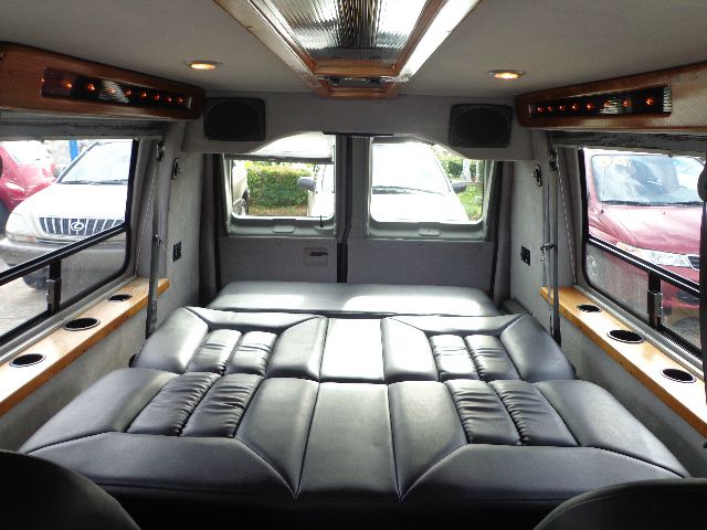 2004 Ford Econoline SE Truck